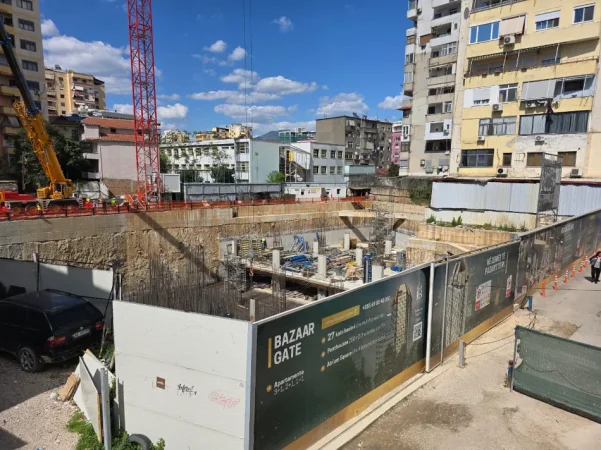 Tirane, shitet apartament 1+1 Kati 12, 230.000 €