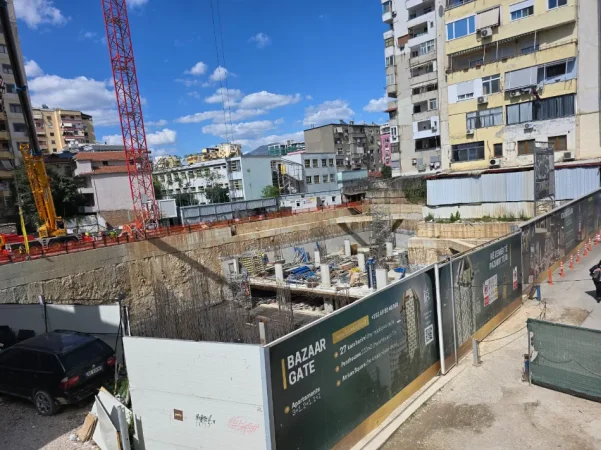 Tirane, shitet apartament 1+1 Kati 12, 230.000 €
