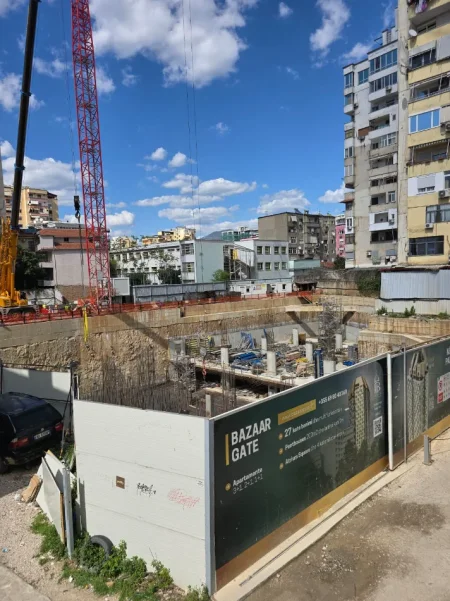 Tirane, shitet apartament 1+1 Kati 12, 230.000 €