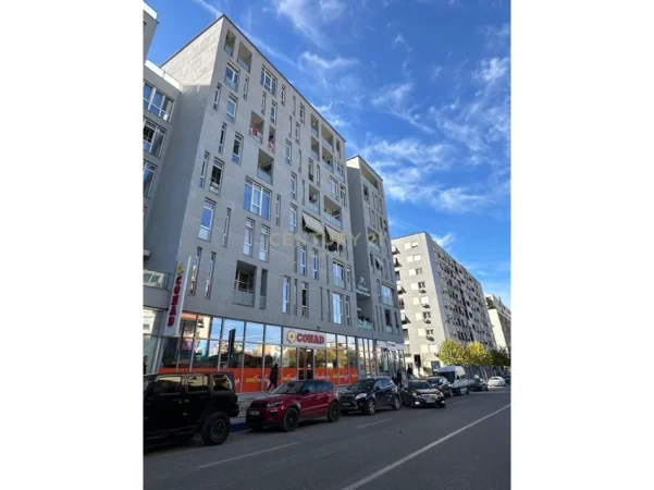 Tirane, jepet me qera ambjent biznesi Kati 0, 89 m² 1.900 € (Komuna e Parisit)