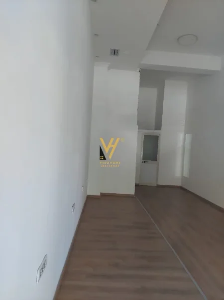 Tirane, jepet me qera dyqan Kati 0, 28 m² 420 € (XHAMLLIKU)