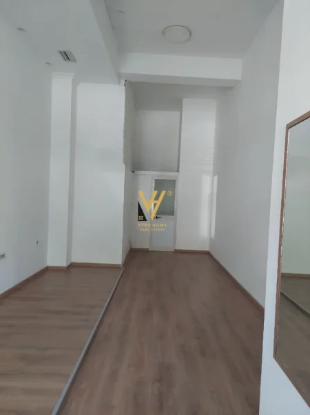 Tirane, jepet me qera dyqan Kati 0, 28 m² 420 € (XHAMLLIKU)