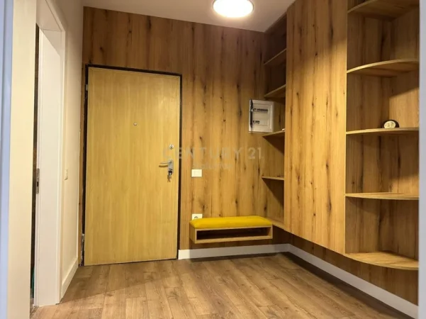 Tirane, jepet me qera apartament 2+1 Kati 3, 109 m² 700 € (astir)