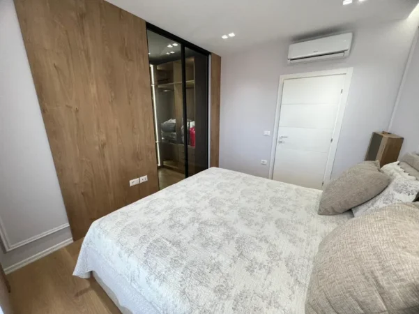 Tirane, jepet me qera apartament 2+1+Ballkon Kati 5, 106 m² 800 € (Rruga Jordan Misja)