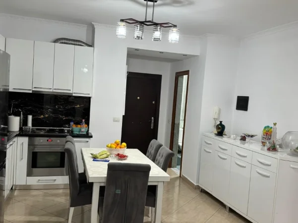 Tirane, shitet apartament 3+1+Ballkon Kati 3, 112 m² 185.000 € 