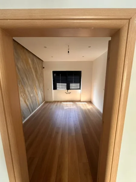 Tirane, jepet me qera zyre Kati 4, 100 m² 1.000 € (BLLOK)