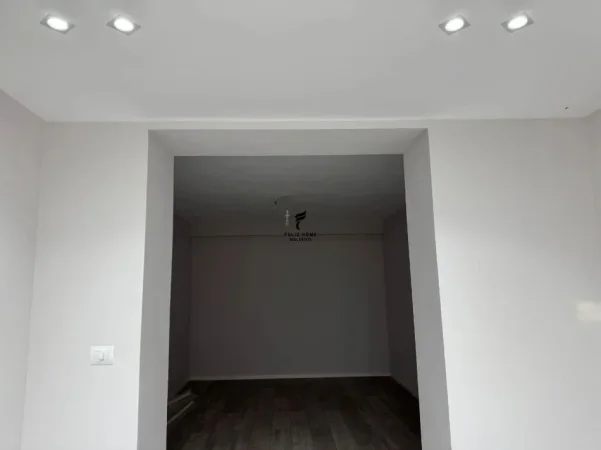Tirane, jepet me qera ambjent biznesi Kati 0, 73 m² 1.500 € ( RRUGA E ELBASANIT )
