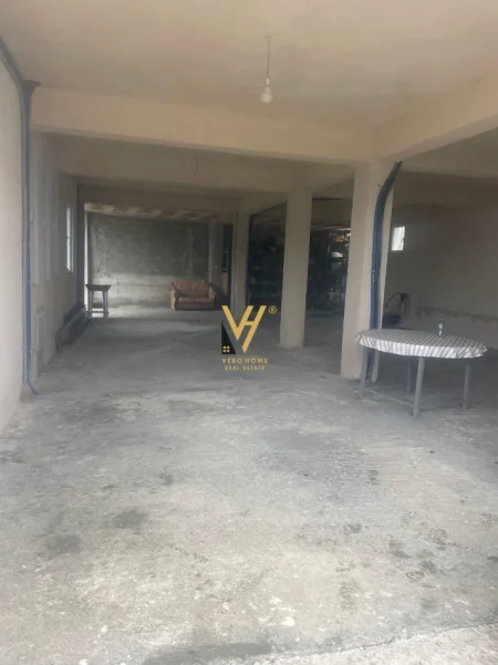 Tirane, jepet me qera magazine Kati 0, 140 m² 520 € (AUTOSTRADA TIRANE-DURRES)
