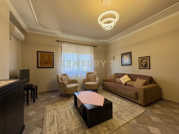 Tirane, jepet me qera apartament 2+1 Kati 10, 70 m² 650 € (shkolla e bashkuar)