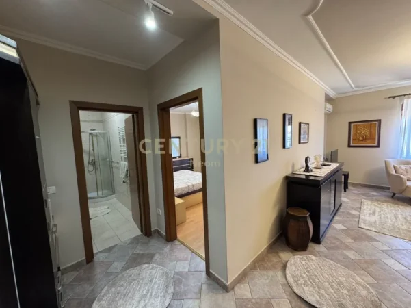Tirane, jepet me qera apartament 2+1 Kati 10, 70 m² 650 € (shkolla e bashkuar)