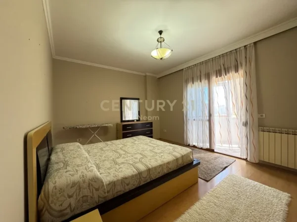 Tirane, jepet me qera apartament 2+1 Kati 10, 70 m² 650 € (shkolla e bashkuar)