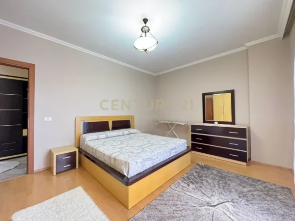 Tirane, jepet me qera apartament 2+1 Kati 10, 70 m² 650 € (shkolla e bashkuar)