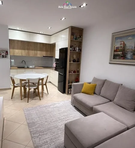 Tirane, jepet me qera apartament 1+1+Ballkon Kati 2, 65 m² 500 € (golden park)