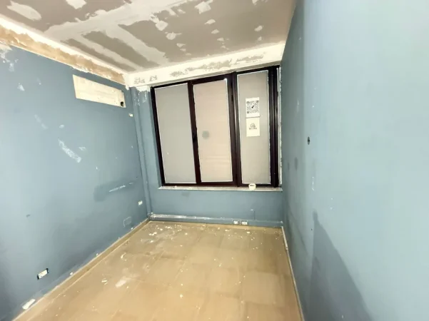 Tirane, jepet me qera zyre Kati 2, 220 m² 200.000 leke te reja  (farmacia 10)