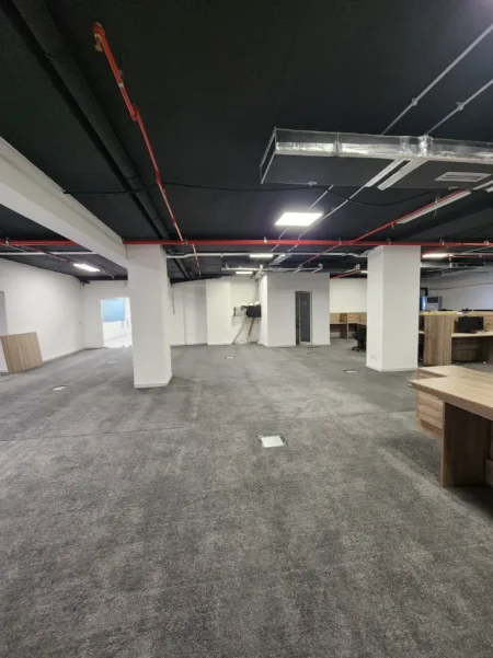 💫Zyrë Elitare me Qira ( Rruga Elbasanit - Fakulteti Ekonomik📍) 300m² ( KATI 0) Open Space 🔥🔥 2000€ NETO 💶💶