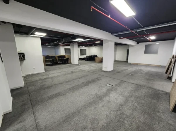 💫Zyrë Elitare me Qira ( Rruga Elbasanit - Fakulteti Ekonomik📍) 300m² ( KATI 0) Open Space 🔥🔥 2000€ NETO 💶💶