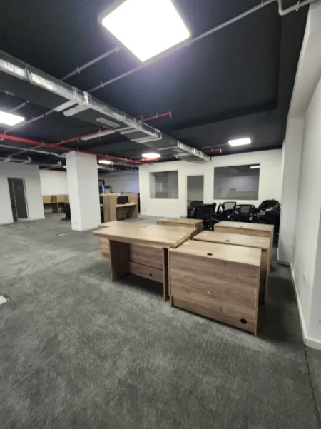 💫Zyrë Elitare me Qira ( Rruga Elbasanit - Fakulteti Ekonomik📍) 300m² ( KATI 0) Open Space 🔥🔥 2000€ NETO 💶💶