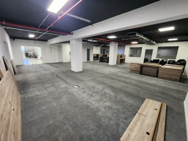 💫Zyrë Elitare me Qira ( Rruga Elbasanit - Fakulteti Ekonomik📍) 300m² ( KATI 0) Open Space 🔥🔥 2000€ NETO 💶💶