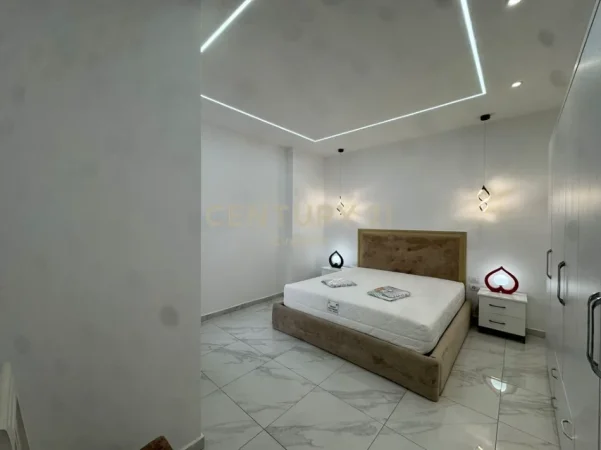 Tirane, jepet me qera apartament 1+1 Kati 10, 87 m² 900 € (siri kodra)