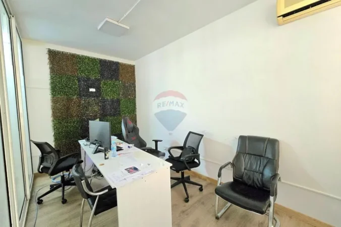 Tirane, jepet me qera zyre Kati 5, 200 m² 2.100 € (Rruga Ismail Qemali - Blloku, Tiranë(ID: 530201003-704))