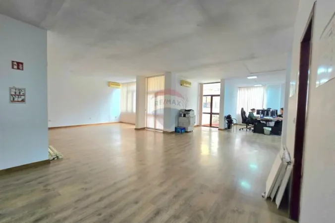 Tirane, jepet me qera zyre Kati 5, 200 m² 2.100 € (Rruga Ismail Qemali - Blloku, Tiranë(ID: 530201003-704))