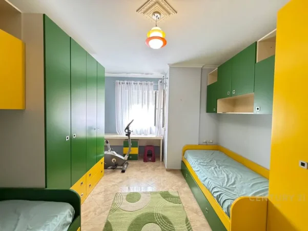 Tirane, jepet me qera apartament 2+1+Ballkon Kati 5, 90 m² 750 € (fusha ali demi)