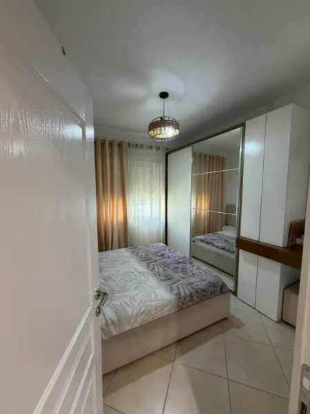 Tirane, jepet me qera apartament 1+1 Kati 2, 65 m² 500 € (Rruga e Kavajes)