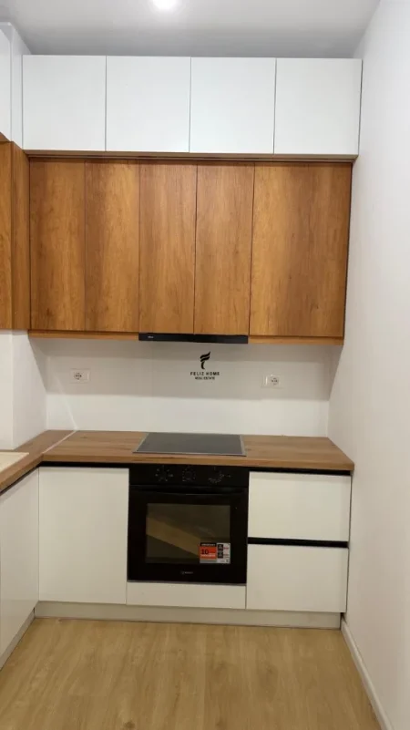 Tirane, jepet me qera apartament 2+1 Kati 5, 70 m² 500 € (ALI DEMI)