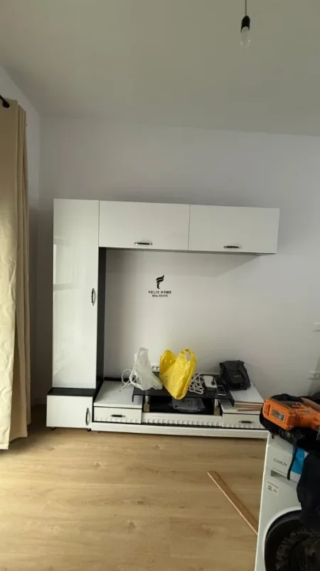 Tirane, jepet me qera apartament 2+1 Kati 5, 70 m² 500 € (ALI DEMI)