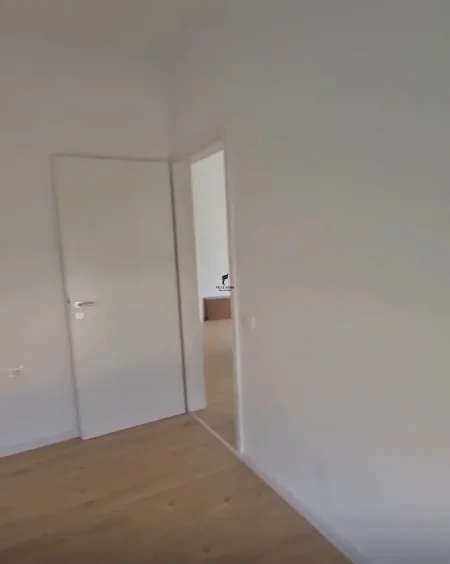 Tirane, jepet me qera apartament 2+1 Kati 5, 70 m² 500 € (ALI DEMI)