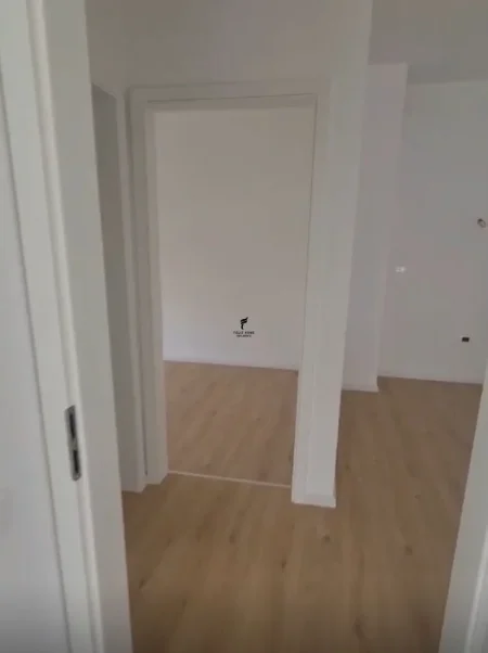 Tirane, jepet me qera apartament 2+1 Kati 5, 70 m² 500 € (ALI DEMI)