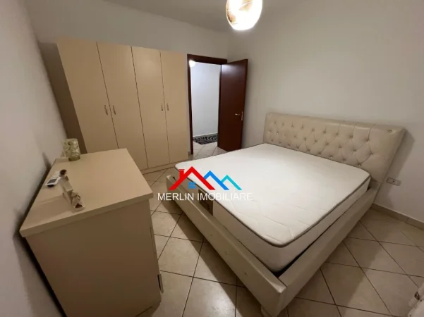 Tirane, jepet me qera apartament 2+1+Ballkon Kati 4, 86 m² 680 € (RRUGA BILAL GOLEMI,KOMUNA E PARISIT)