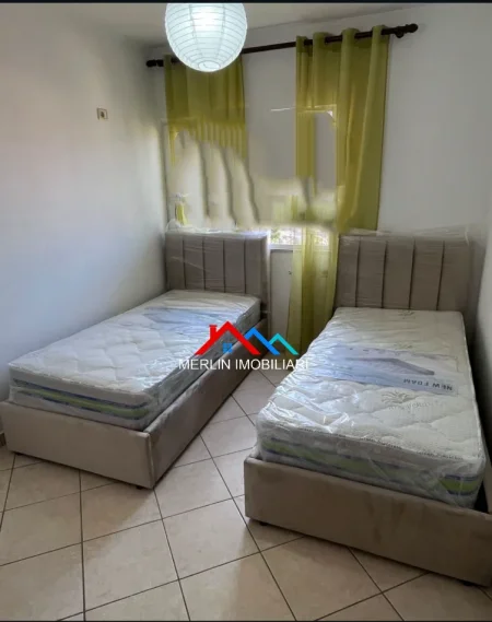 Tirane, jepet me qera apartament 2+1+Ballkon Kati 4, 86 m² 680 € (RRUGA BILAL GOLEMI,KOMUNA E PARISIT)