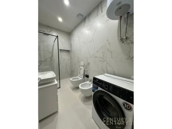 Tirane, jepet me qera apartament 1+1 Kati 1, 57 m² 600 € (kodra e diellit)