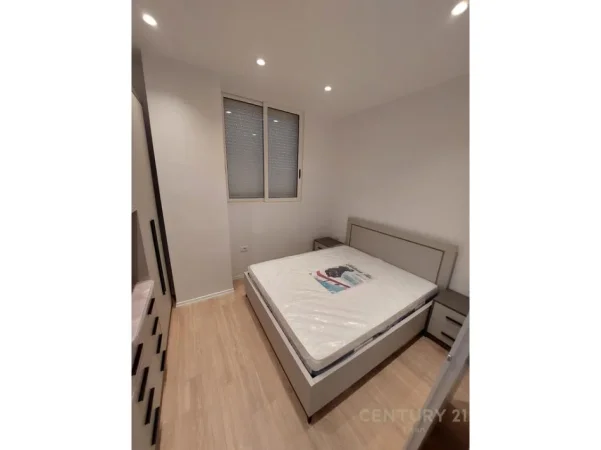 Tirane, jepet me qera apartament 1+1 Kati 1, 57 m² 600 € (kodra e diellit)