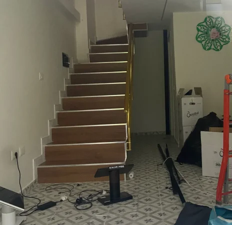 Tirane, jepet me qera dyqan Kati 0, 50 m² 450 € (YZBERISHT)