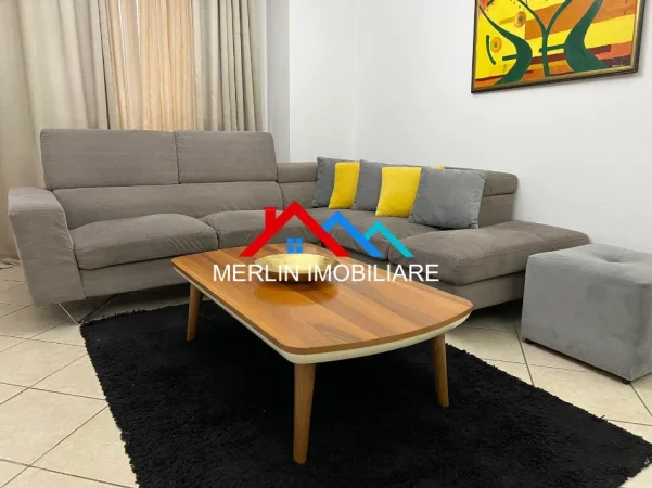 Tirane, jepet me qera apartament 2+1+Ballkon Kati 4, 86 m² 680 € (RRUGA BILAL GOLEMI,KOMUNA E PARISIT)