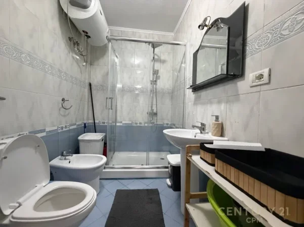 Tirane, jepet me qera apartament 1+1 Kati 10, 73 m² 700 € (bulevardi zogu 1)