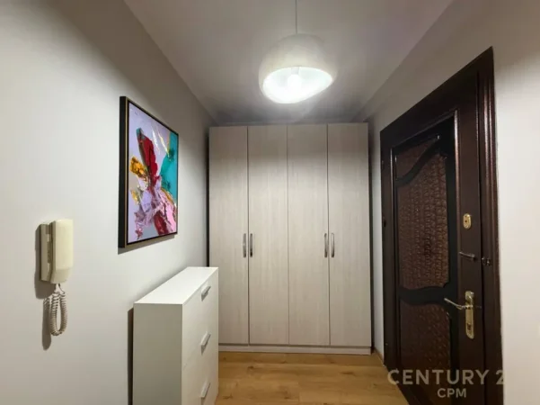 Tirane, jepet me qera apartament 1+1 Kati 10, 73 m² 700 € (bulevardi zogu 1)
