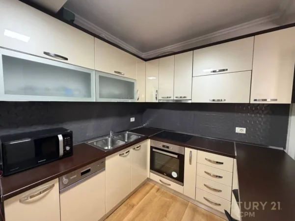 Tirane, jepet me qera apartament 1+1 Kati 10, 73 m² 700 € (bulevardi zogu 1)