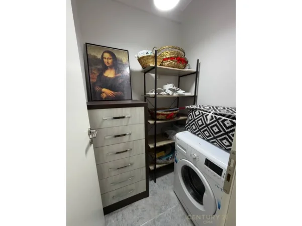 Tirane, jepet me qera apartament 1+1 Kati 10, 73 m² 700 € (bulevardi zogu 1)