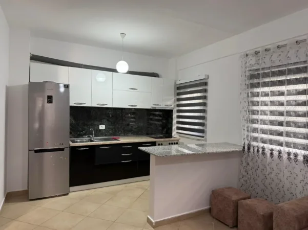 Tirane, jepet me qera apartament 1+1 , 66 m² 500 € (Liqeni i Thatë)
