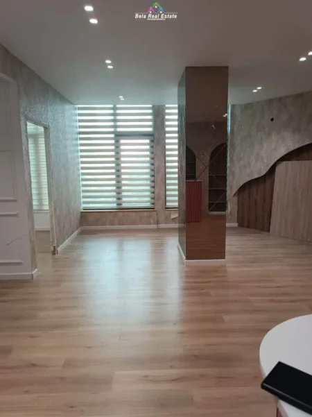 Tirane, jepet me qera zyre Kati 1, 80 m² 630 € (sokrat miho)