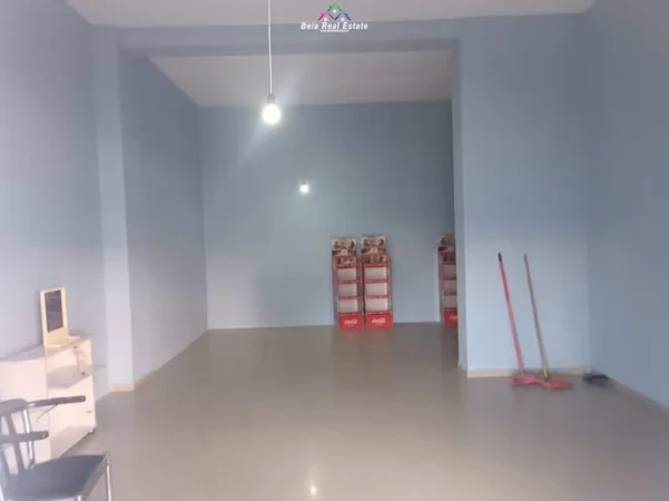 Tirane, jepet me qera dyqan Kati 0, 50 m² 50 € (astir)