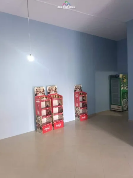 Tirane, jepet me qera dyqan Kati 0, 50 m² 50 € (astir)