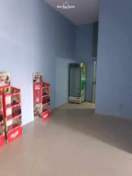 Tirane, jepet me qera dyqan Kati 0, 50 m² 50 € (astir)