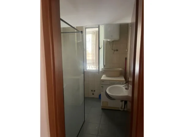 Tirane, jepet me qera apartament 2+1 Kati 8, 63 m² 500 € (Zogu zi)