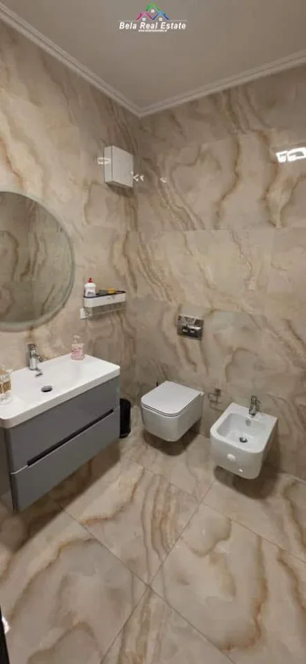 Tirane, jepet me qera zyre Kati 4, 120 m² 700 € (ndre mjeda)