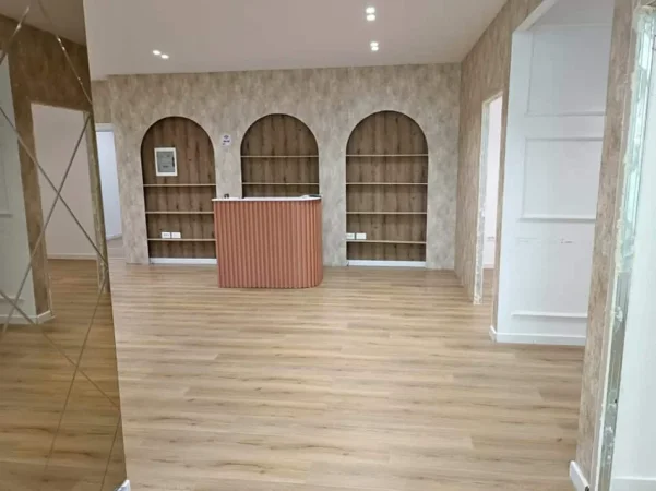 Tirane, jepet me qera zyre Kati 1, 80 m² 630 € (Rruga sokrat Miho)
