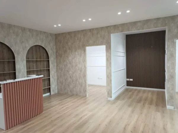 Tirane, jepet me qera zyre Kati 1, 80 m² 630 € (Rruga sokrat Miho)